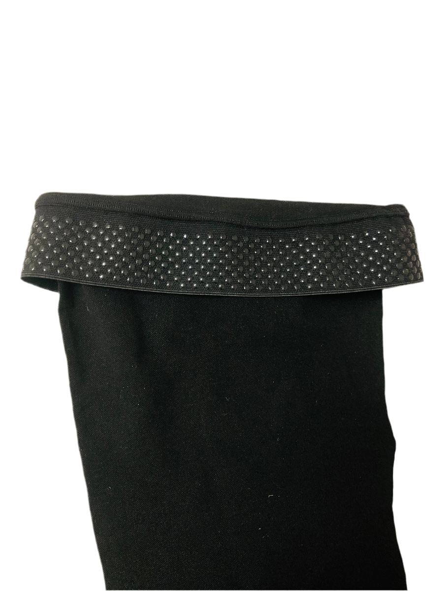 Genouillère de compression noire avec bande antidérapante en silicone