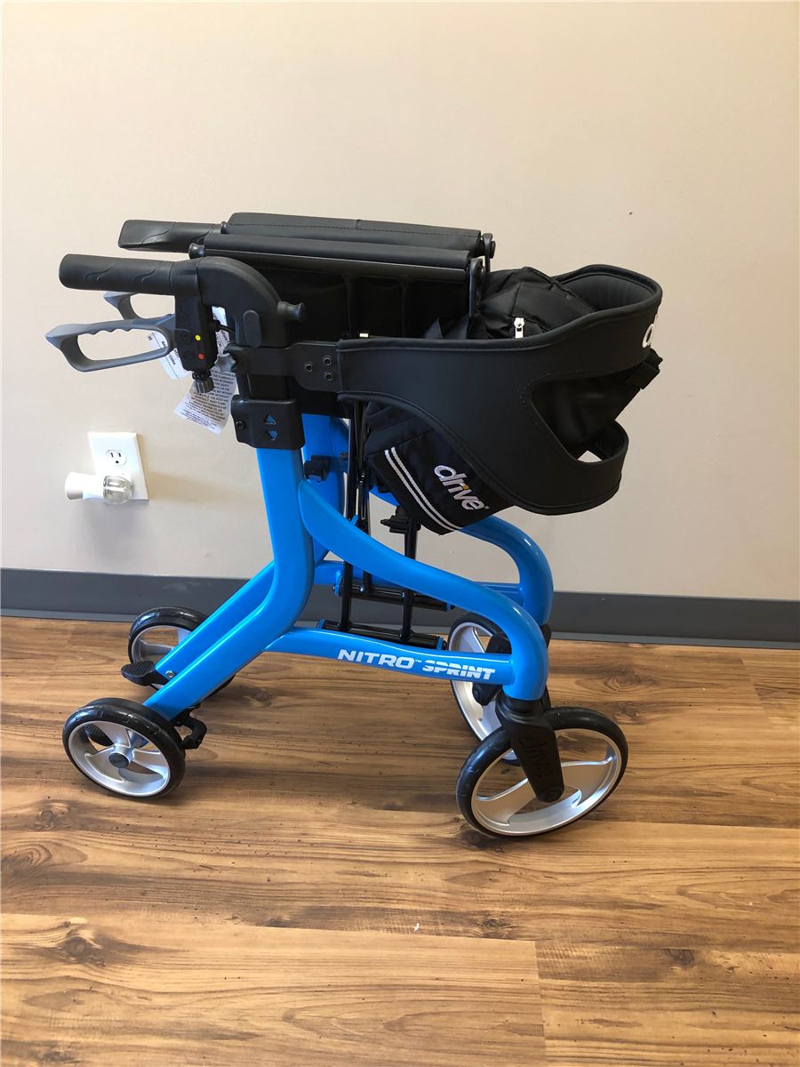 Location
Déambulateur pliable Drive™ bleu