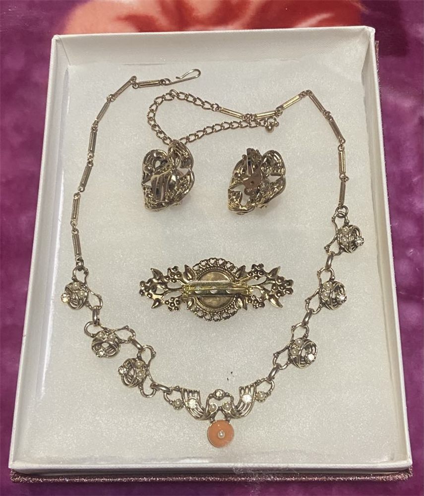 Parure « Victorienne corail » — argent ancien