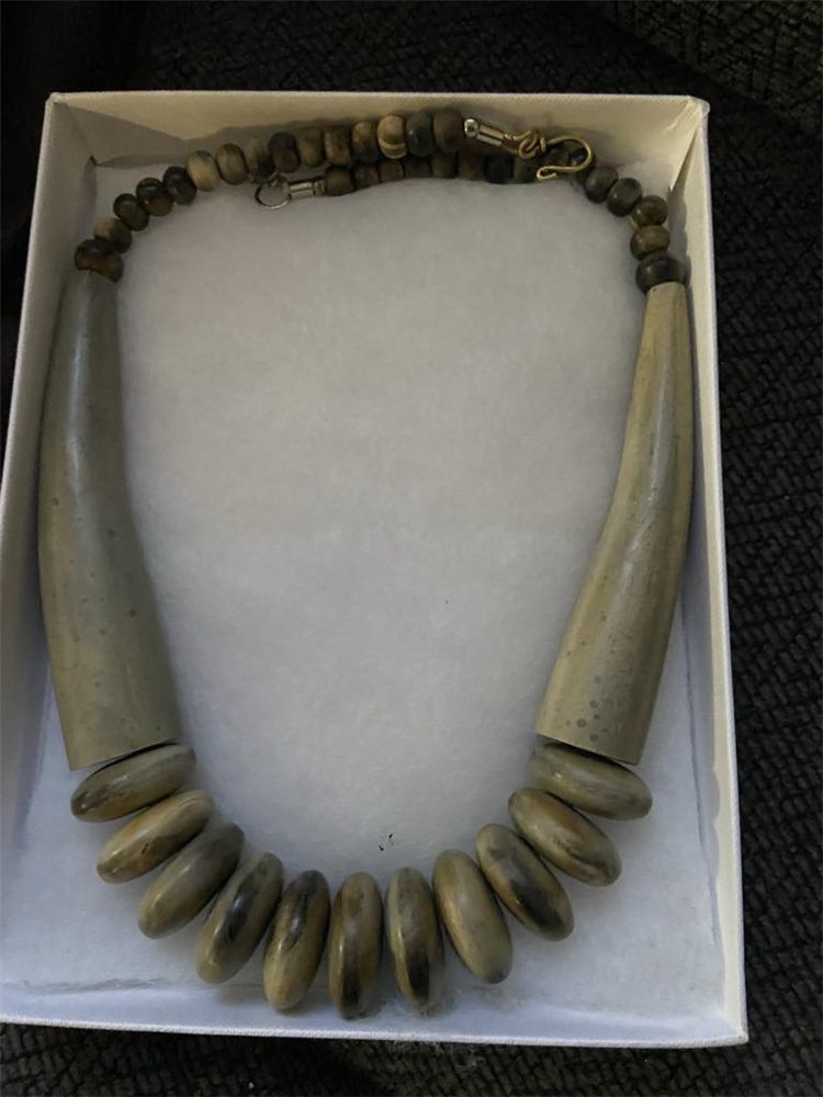 Collier statement « Terres lointaines »