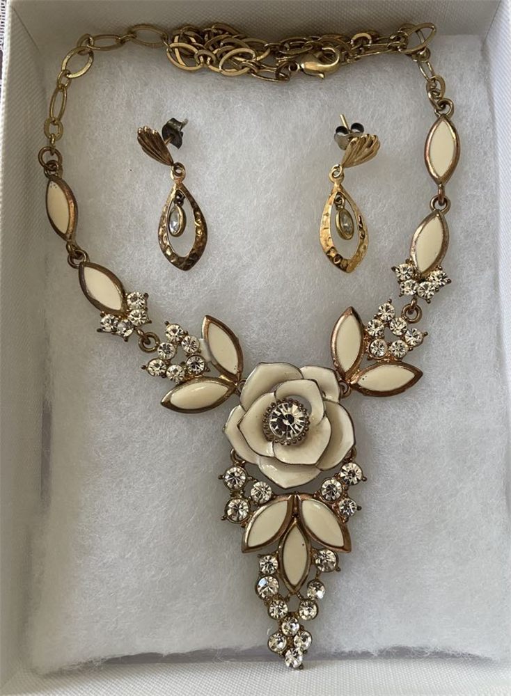 Parure « Rose d'ivoire » — émail crème & strass