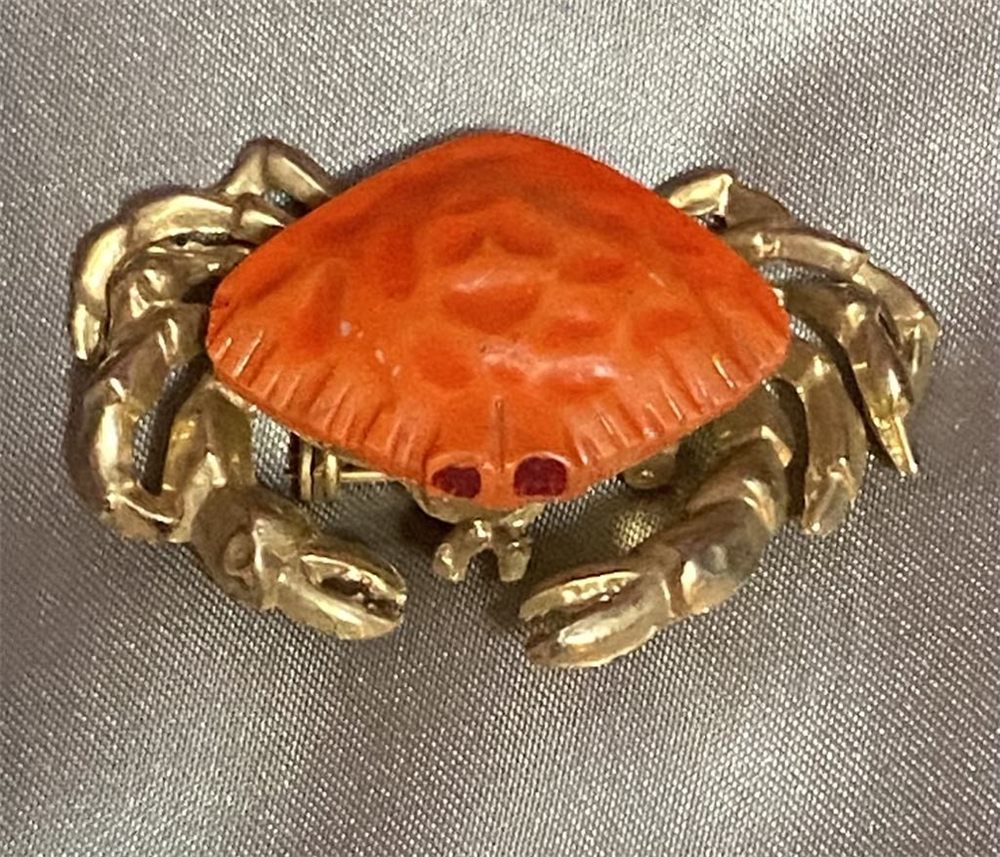 Broche « Crabe de feu » — émail orange