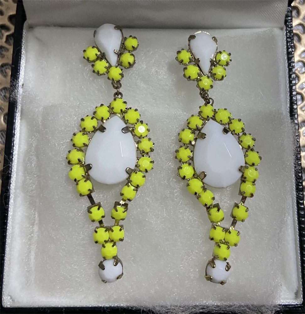 Boucles « Chandelier menthe » — verre laiteux