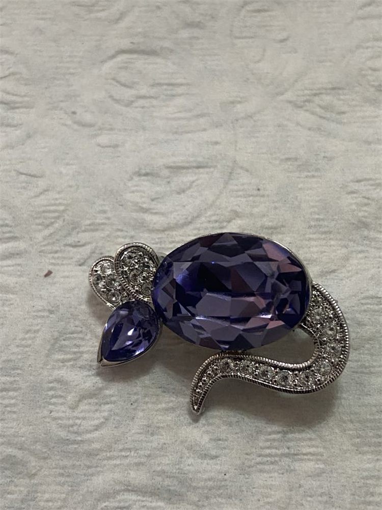 Broche « Améthyste royale » — grand ovale violet