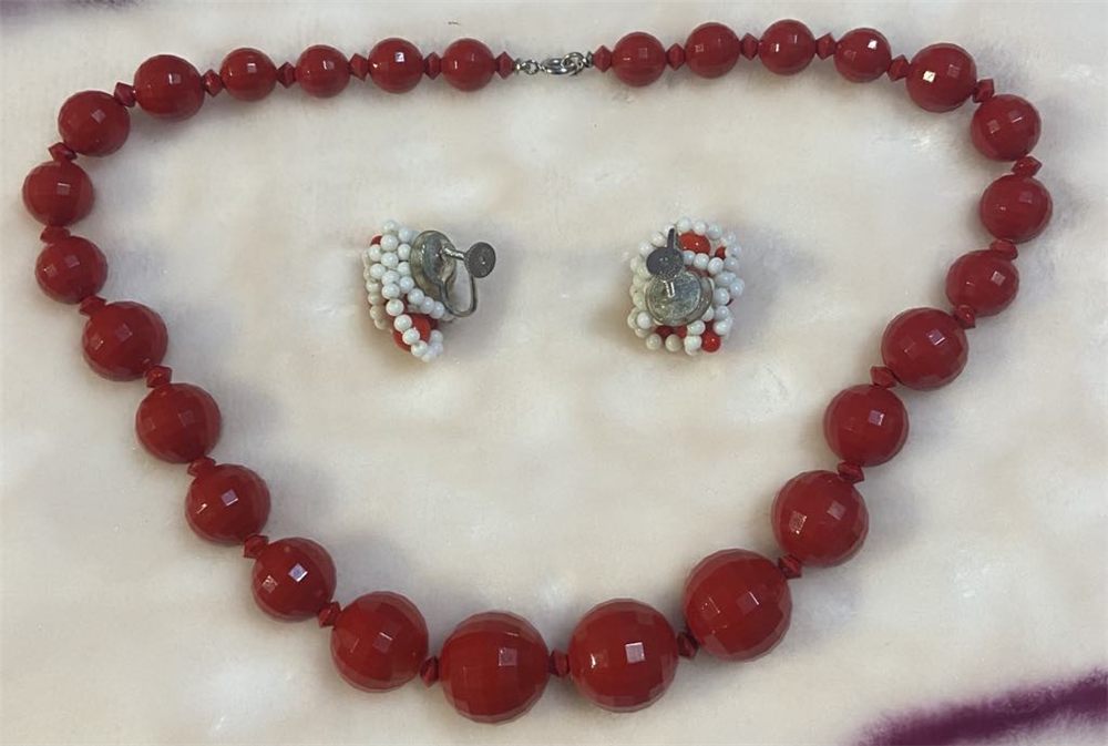 Collier « Braise » — perles rouges & boucles