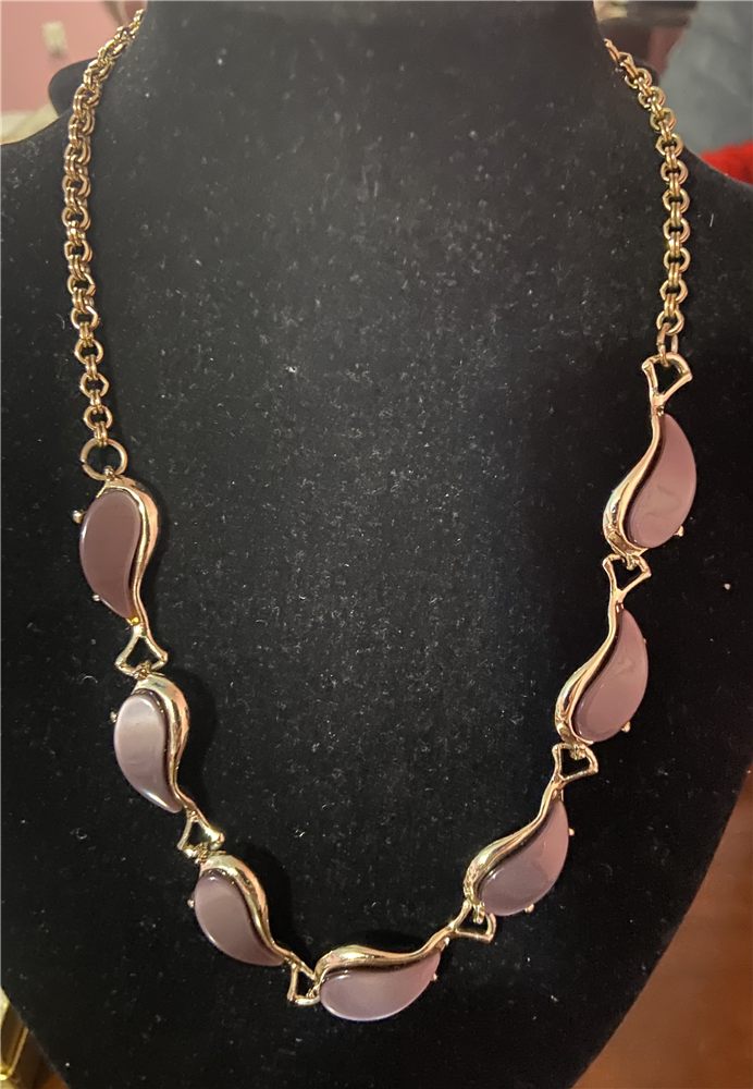 Collier « Pétales roses » — moonglow navette