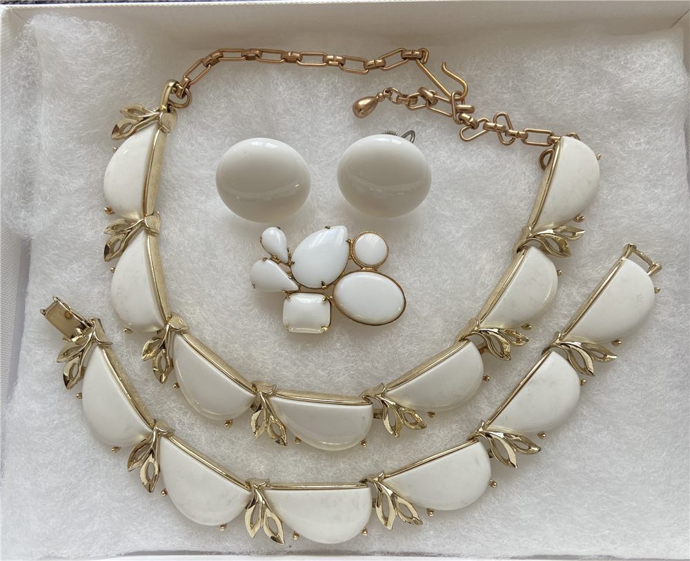 Parure « Perle de lait » — verre laiteux blanc