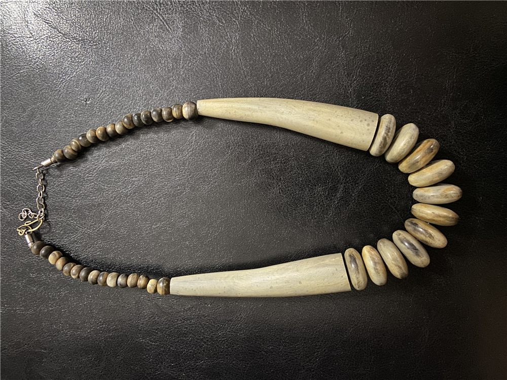 Collier « Ivoire tribal » — perles d'os & corne