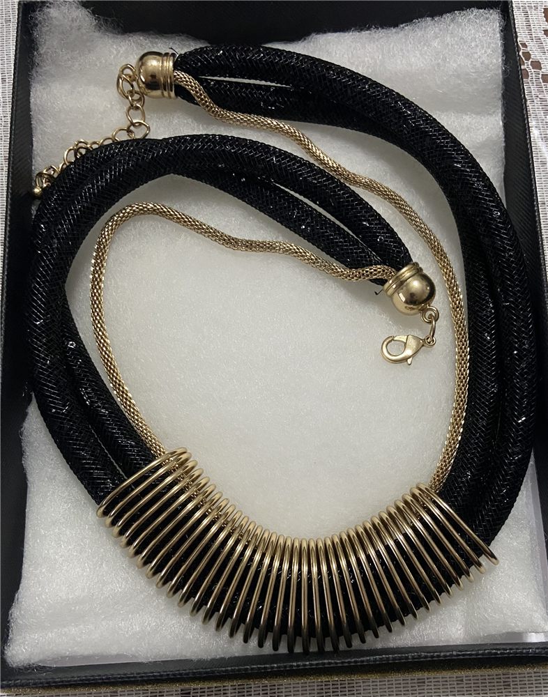 Collier « Cléopâtre » — barres dorées sur cordon