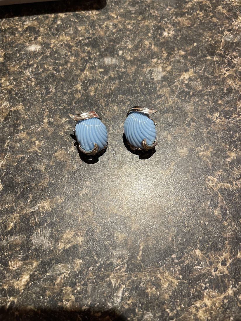 Boucles « Ciel d'été » — verre bleu côtelé
