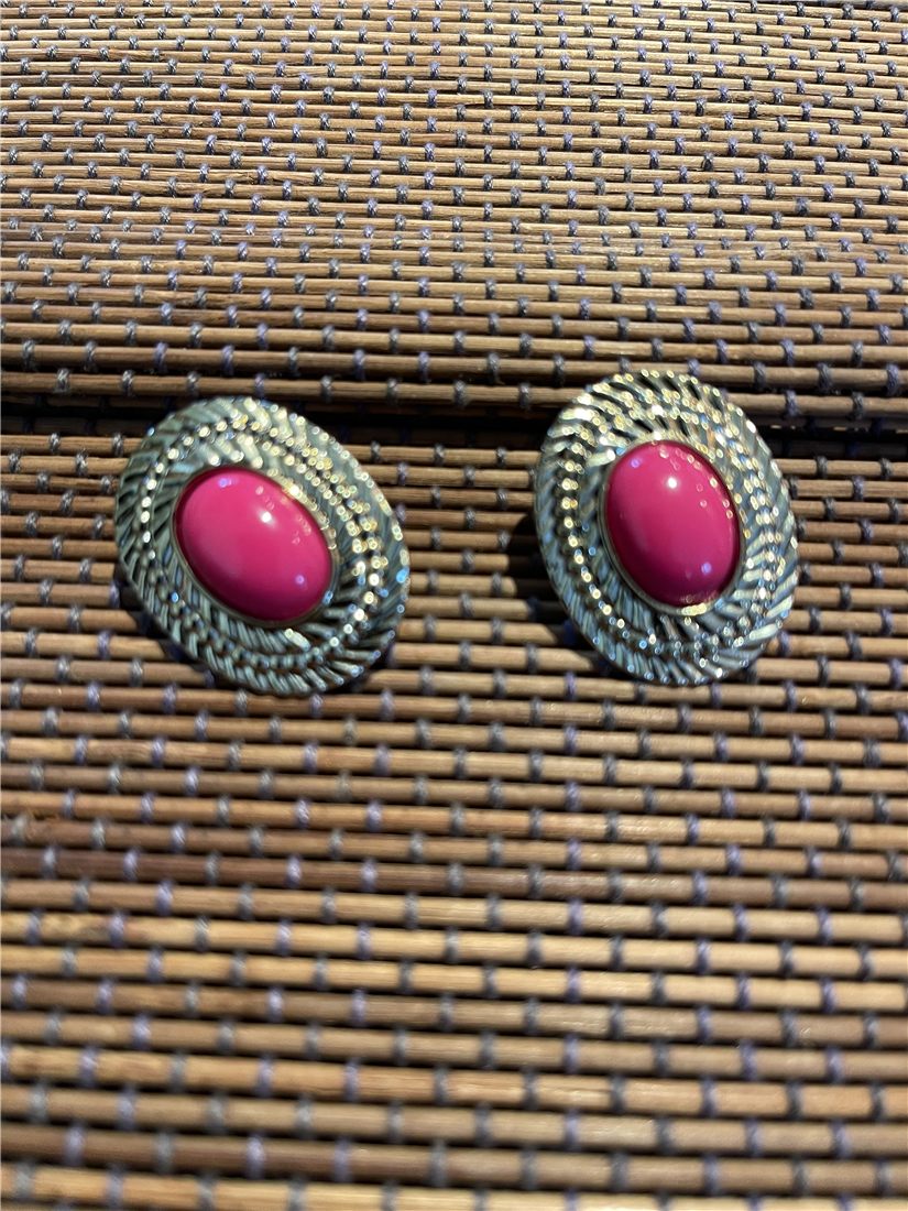 Boucles « Rose ancienne » — cabochon serti d’or