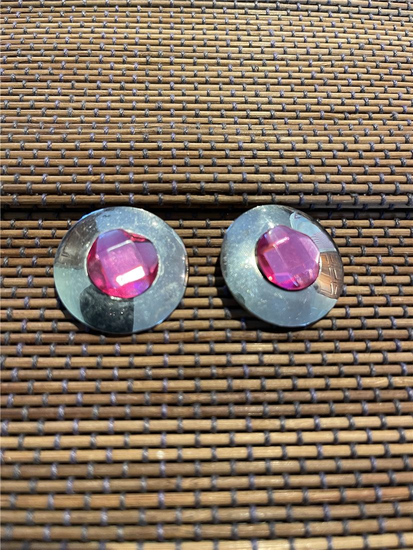 Boucles « Rosée » — clou rose strass