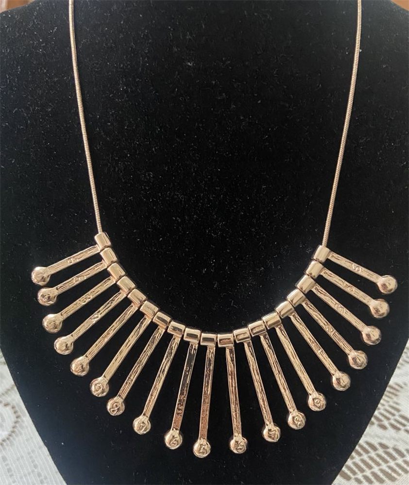 Collier plastron « Pharaon » — franges dorées