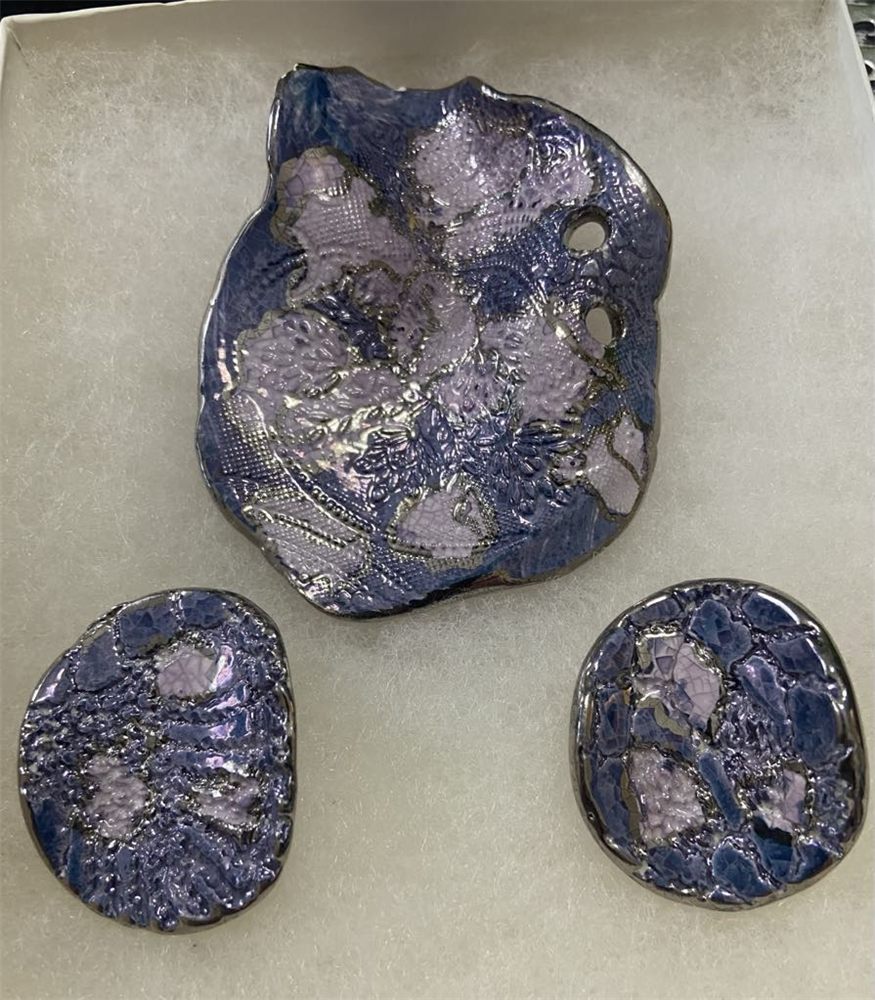 Demi-parure « Confetti de lune » — lucite bleu