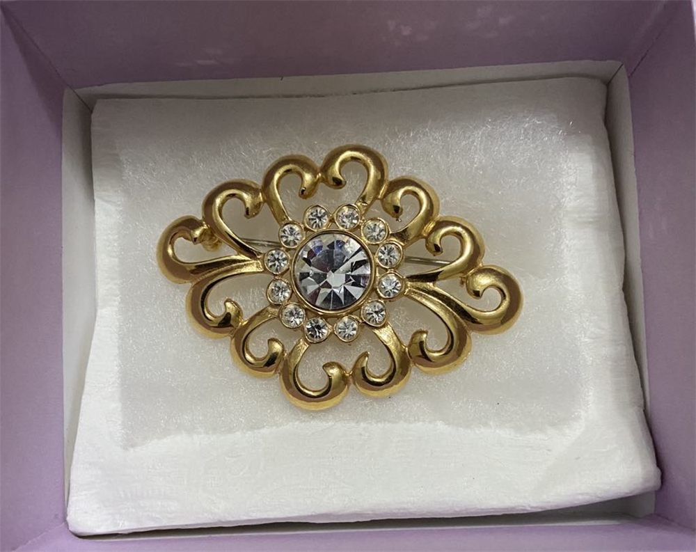 Broche « Baroque » — cristal central