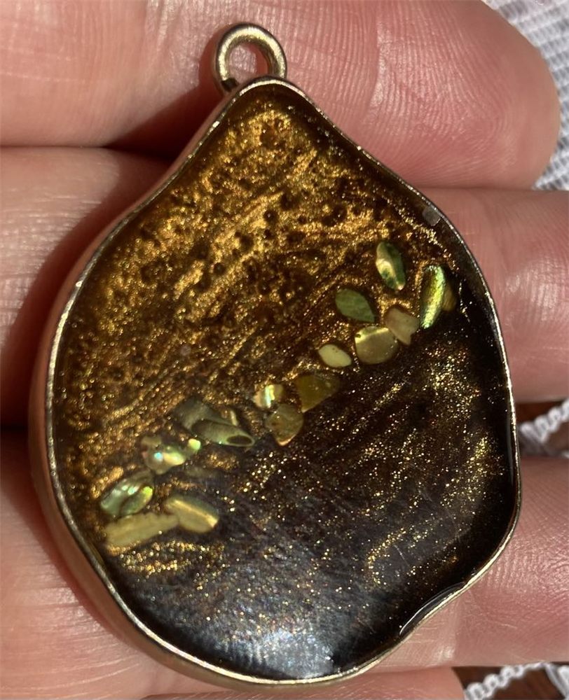 Pendentif « Aurore d'ambre » — émail abstrait doré