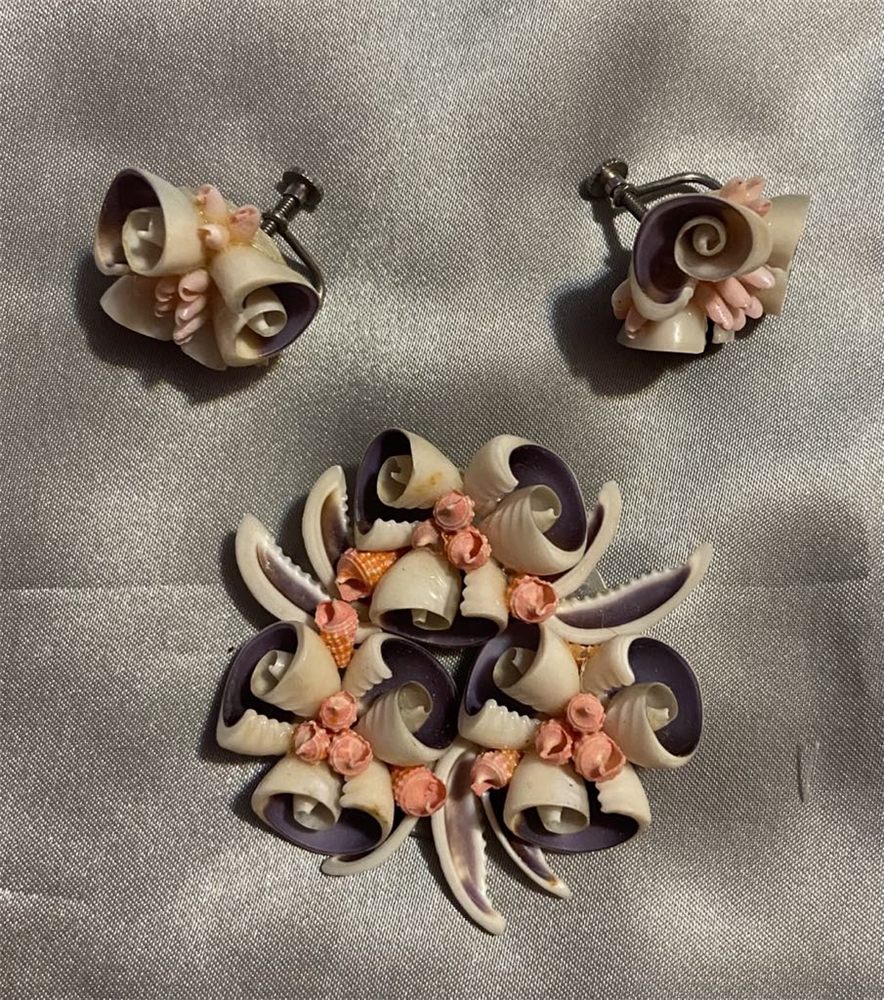 Demi-parure « Coquillages » — broche & boucles naturels