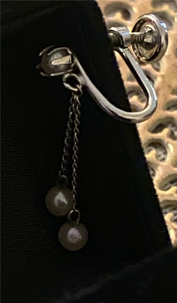 Boucles « Goutte de lune » — perle grise pendante
