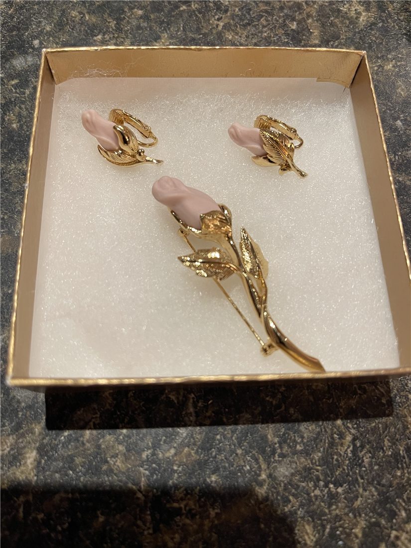 Parure « Rose poudrée » — broche & boucles