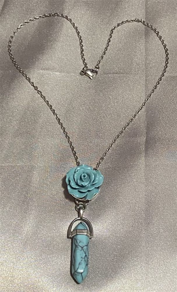 Collier « Rose des sables » — rose et pointe turquoise