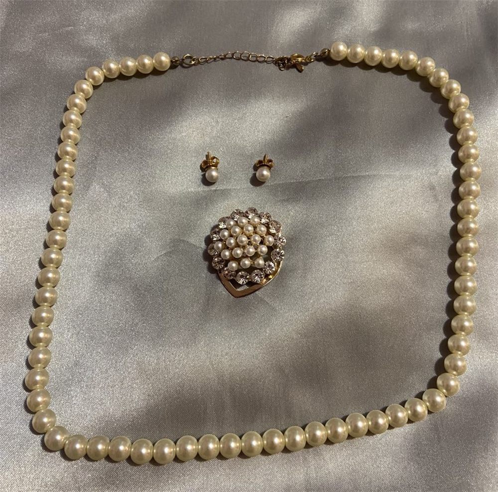 Parure « Perles & grenade » — collier, boucles & bague