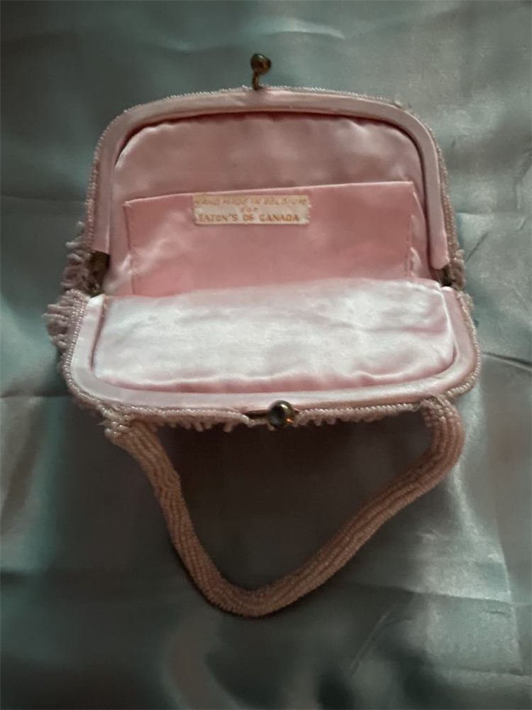 Sac de soirée « Rose poudré » — perlé, satin rose