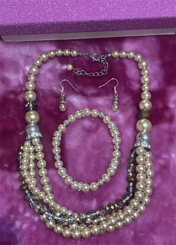 Parure « Nuit étoilée » — perles champagne et cristaux fumés