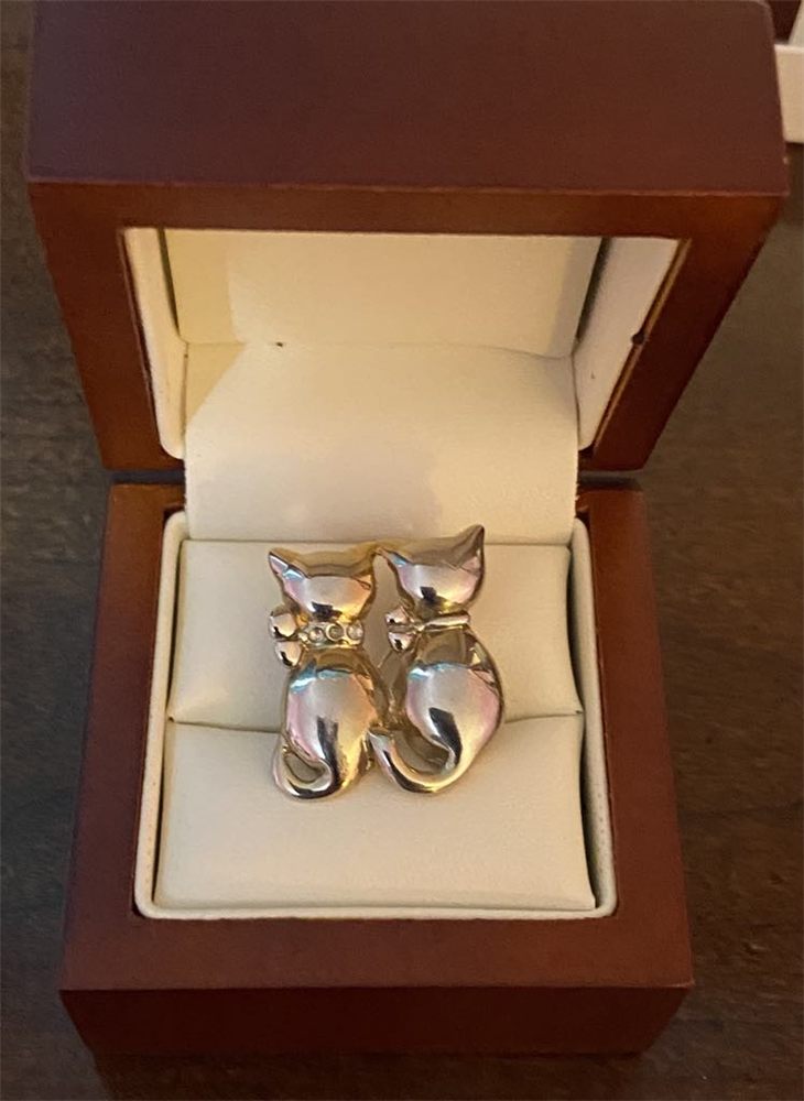 Broche « Minou » — chat de strass