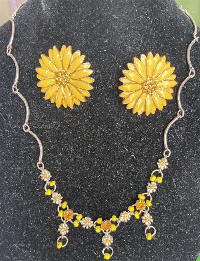 Parure « Champ de marguerites » — émail jaune